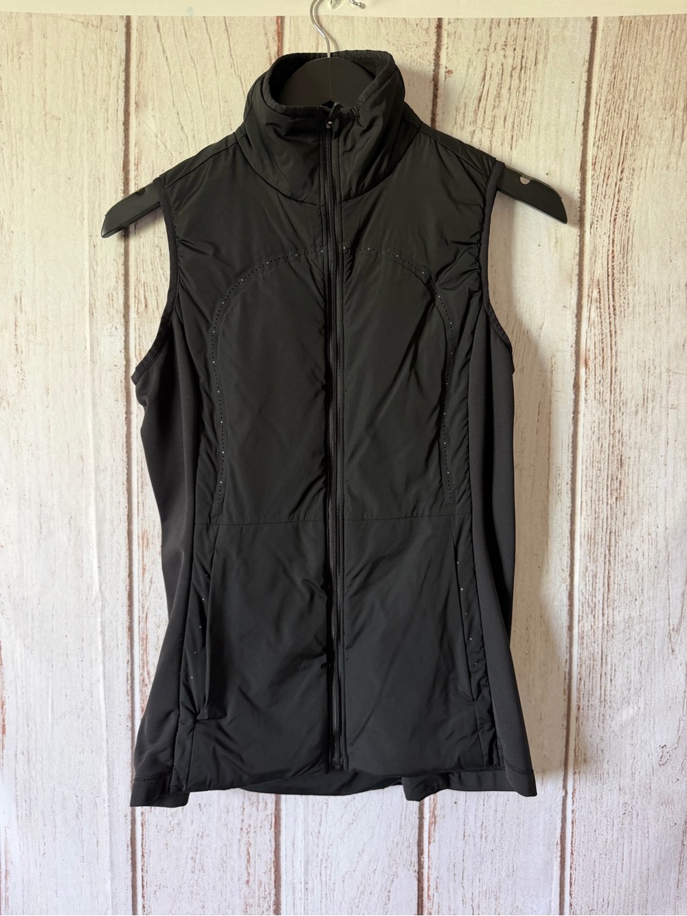 Lululemon Run For Cold Vest in Black Size 6